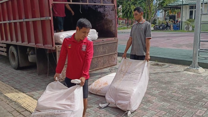 Kemensos Salurkan Bantuan Untuk Korban Banjir Parigi