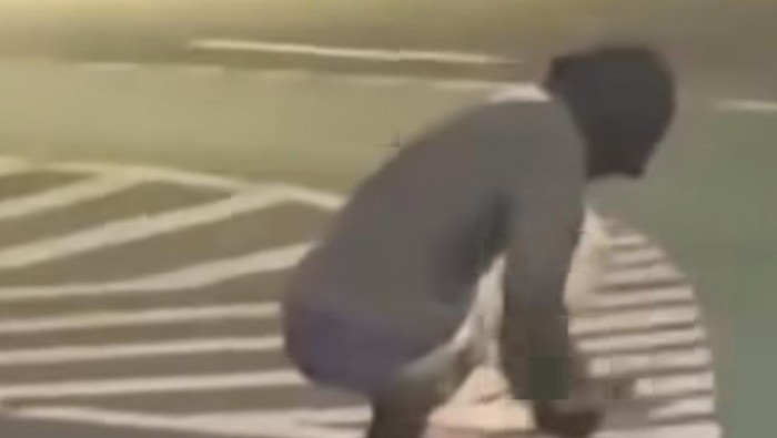 Jejak Lubang di Aspal Cawang: Siapa Sosok Bertopeng Pembongkar “Mata Kucing”?